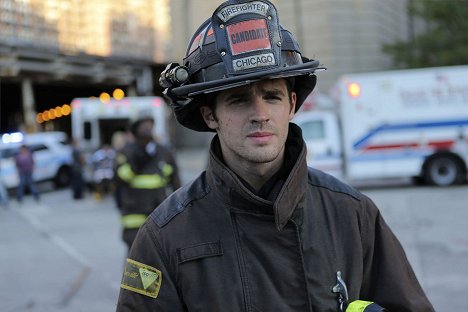 Steven R. McQueen - Chicago Fire - A Real Wake-Up Call - Van film