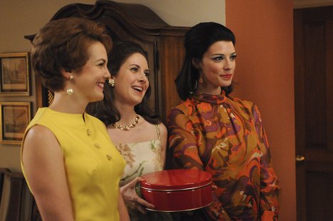 Larisa Oleynik, Alison Brie, Jessica Paré - Mad Men - Signal 30 - Photos