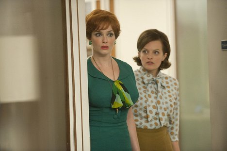 Christina Hendricks, Elisabeth Moss - Mad Men - Hahnenkampf - Filmfotos