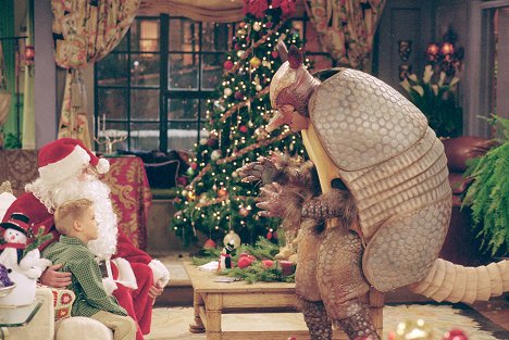 Cole Sprouse, Matthew Perry, David Schwimmer - Friends - The One with the Holiday Armadillo - Photos