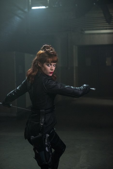 Emily Beecham - Into the Badlands - Chapter VII: Tiger Pushes Mountain - Van film