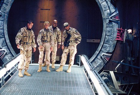 Corin Nemec, Amanda Tapping, Christopher Judge, Richard Dean Anderson - Stargate SG-1 - Sight Unseen - Photos