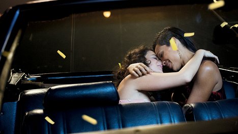 Jenny Slate, Rosario Dawson - 9 Kisses - Photos