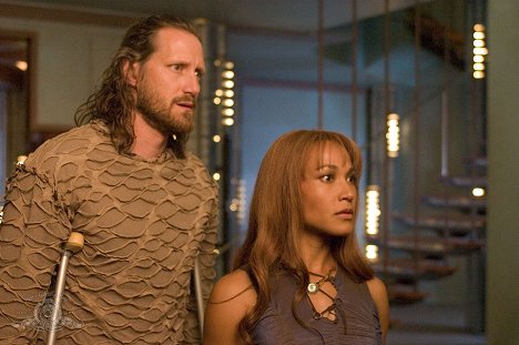 Christopher Heyerdahl, Rachel Luttrell - Stargate Atlantis - Dunkle Schatten - Filmfotos