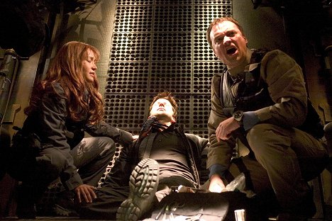 Rachel Luttrell, David Hewlett - Stargate: Atlantis - Thirty Eight Minutes - Photos