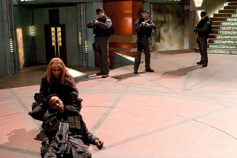 Rachel Luttrell, Rainbow Sun Francks - Stargate Atlantis - Suspicion - Film