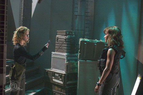 Erin Chambers, Rachel Luttrell - Stargate: Atlantis - The Eye - Van film