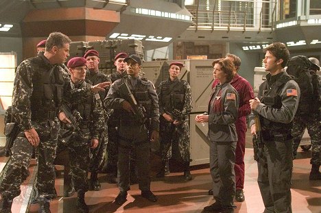 Rainbow Sun Francks, Torri Higginson, Joe Flanigan - Stargate: Atlantis - The Siege: Part 2 - Photos