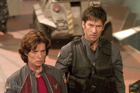 Torri Higginson, Joe Flanigan - Stargate: Atlantis - The Siege: Part 2 - Photos