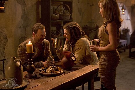 Jason Momoa, Rachel Luttrell - Stargate Atlantis - Das Geheimnis der Antiker - Filmfotos