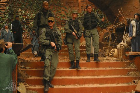 Richard Dean Anderson, Christopher Judge, Amanda Tapping, Corin Nemec - Stargate SG-1 - Fallen - Van film
