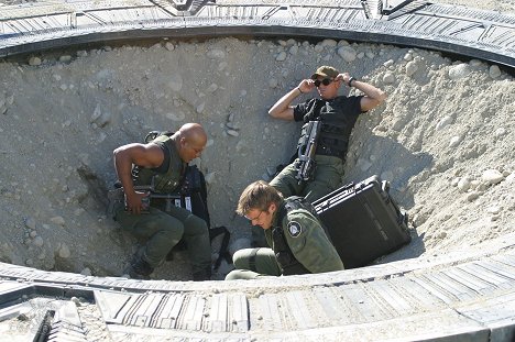 Christopher Judge, Michael Shanks, Richard Dean Anderson - Stargate Kommando SG-1 - Bote des Todes - Filmfotos