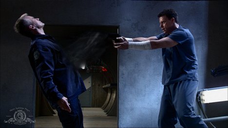 Gavin Hood - Stargate SG-1 - Lockdown - Photos