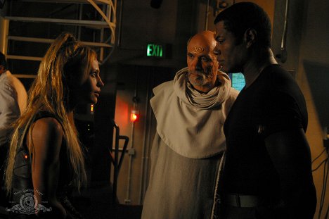 Jolene Blalock, Tony Amendola, Christopher Judge - Stargate SG-1 - Sacrifices - Photos