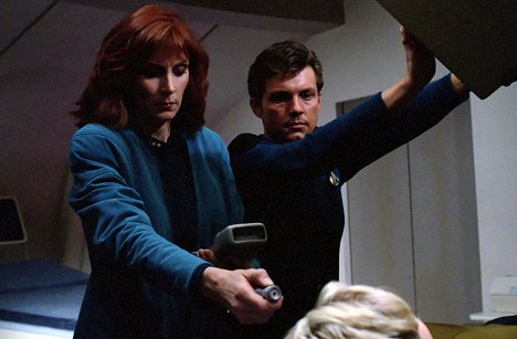 Gates McFadden, Brad Zerbst - Star Trek: Az új nemzedék - Skin of Evil - Filmfotók