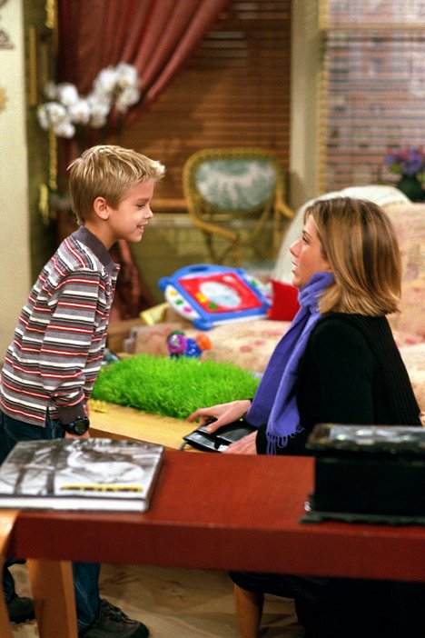 Cole Sprouse, Jennifer Aniston - Friends - The One with the Truth About London - Kuvat elokuvasta