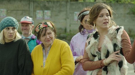 Viktória Lévay, Kati Zsurzs, Éva Bata - A mi kis falunk - A választás - Film