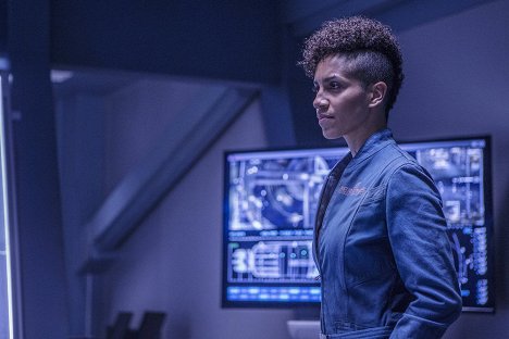 Dominique Tipper - The Expanse - Godspeed - Van film