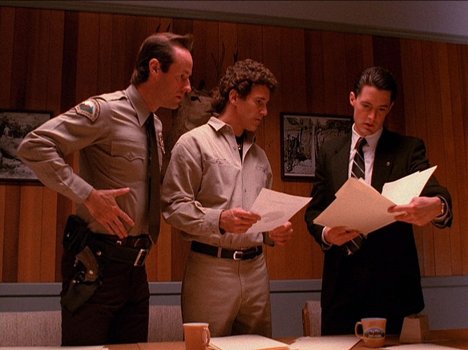 Harry Goaz, Michael Ontkean, Kyle MacLachlan - Twin Peaks - The One-Armed Man - Film