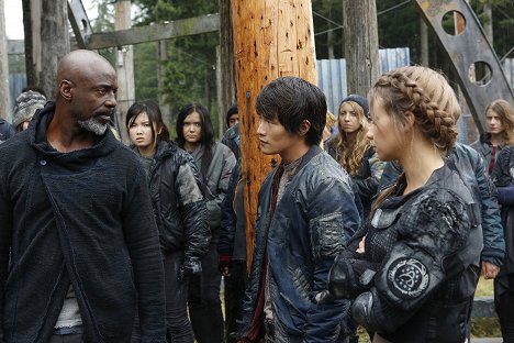 Isaiah Washington, Christopher Larkin - The 100 - Lügen und Geflüster - Filmfotos