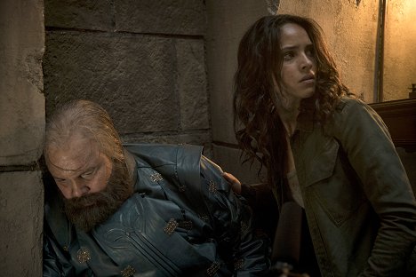 Vincent D'Onofrio, Adria Arjona - Emerald City - Die dunkle Welt von Oz - Es gibt einen Weg, der irgendwann nach Hause führt - Filmfotos