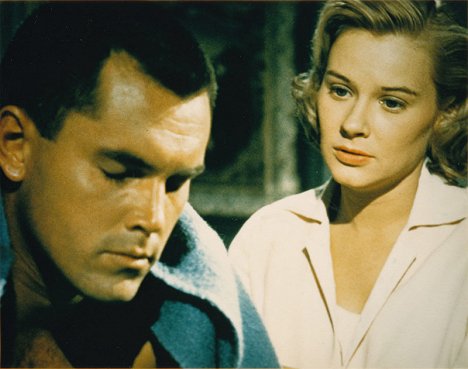 Jeffrey Hunter, Hope Lange - In Love and War - Filmfotos