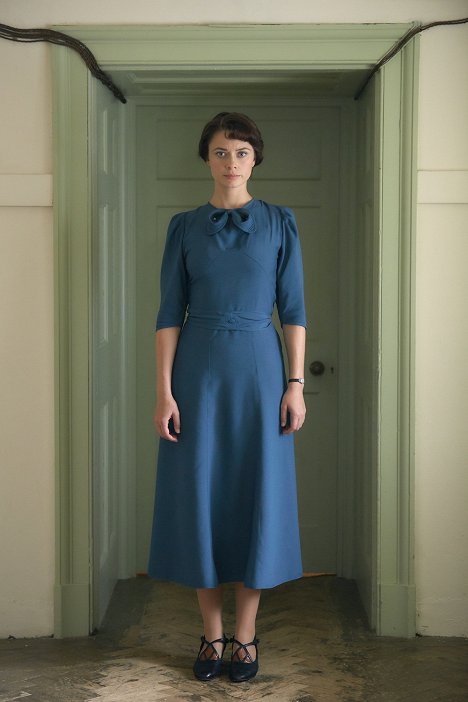 Maeve Dermody - And Then There Were None - Promokuvat