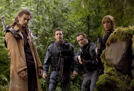 Jason Momoa, Paul McGillion, David Hewlett, Rachel Luttrell - Stargate Atlantis - Verwandlung - Filmfotos
