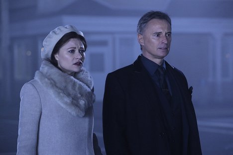 Emilie de Ravin, Robert Carlyle - Once Upon a Time - Tougher Than the Rest - Van film