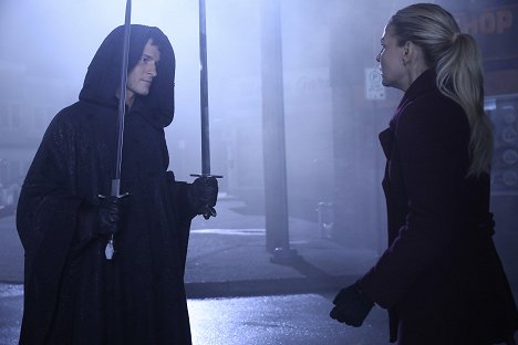 Giles Matthey, Jennifer Morrison - Once Upon a Time - Tougher Than the Rest - Photos