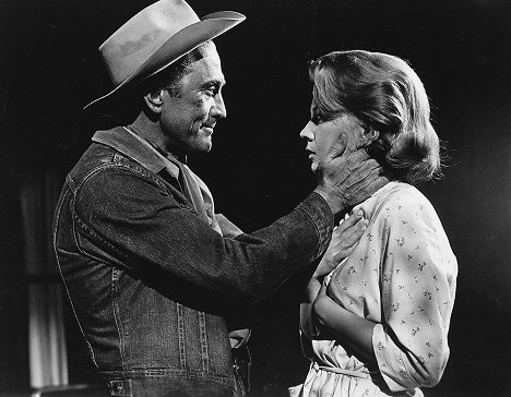 Kirk Douglas, Gena Rowlands - Lonely Are the Brave - Photos