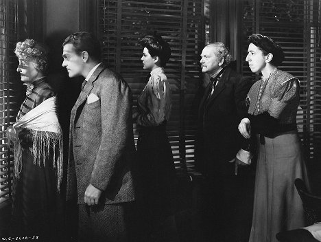 Grace George, James Cagney, Marjorie Lord, George Cleveland, Margaret Hamilton - Johnny Come Lately - Filmfotók