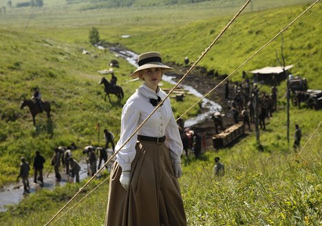 Dominique McElligott - Peklo na kolesách - Bread and Circuses - Z filmu