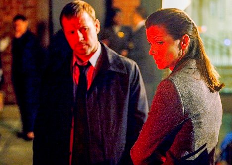 Donnie Wahlberg, Bridget Moynahan - Blue Bloods - Crime Scene New York - Whistle Blower - Photos