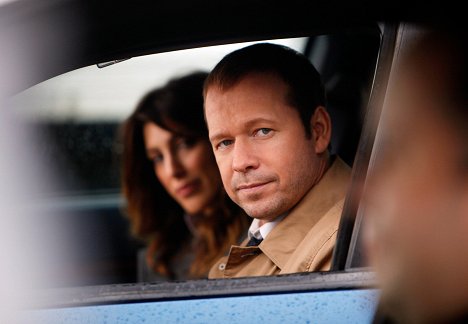 Jennifer Esposito, Donnie Wahlberg - Blue Bloods - Crime Scene New York - The Uniform - Photos