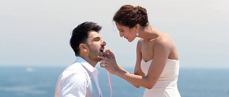 Ranveer Singh, Vaani Kapoor - Befikre - Van film