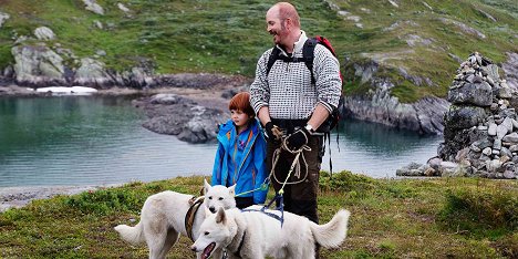 Oliver Dahl, Markus Tønseth - Casper and Emma Go Hiking - Photos