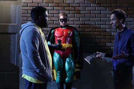 Ron Funches, Alan Tudyk, Danny Pudi - Powerless - Emily Dates a Henchman - Z filmu