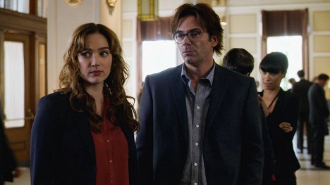 Kristen Connolly, Billy Burke - Zoo - The Contingency - Photos