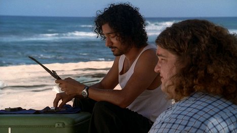 Naveen Andrews, Jorge Garcia - Lost - Pilot: Part 2 - Photos