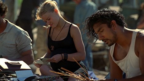 Emilie de Ravin, Naveen Andrews - Lost - Eltűntek - A nagy túra - Filmfotók