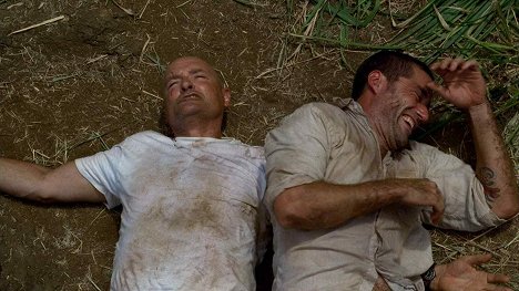 Terry O'Quinn, Matthew Fox - Lost - White Rabbit - Photos