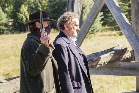 Phil Burke, Colm Meaney - Hell on Wheels - Any Sum Within Reason - Kuvat elokuvasta