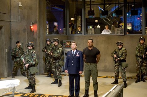 Beau Bridges, Christopher Judge - Stargate SG-1 - Origin - Van film