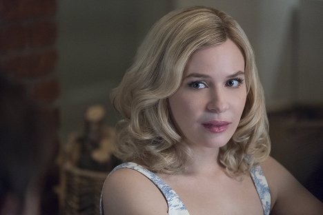 Isabelle McNally - Bates Motel - Hidden - Photos