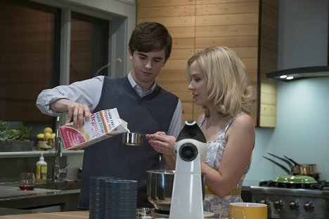 Freddie Highmore, Isabelle McNally - Bates Motel - Verborgen - Filmfotos