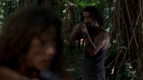 Naveen Andrews - Lost - Solitary - Photos