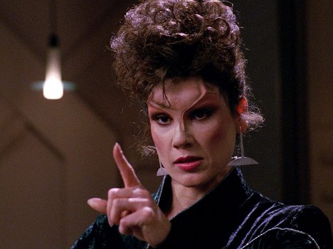 Marta DuBois - Star Trek: The Next Generation - Devil's Due - Van film