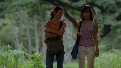 Evangeline Lilly, Yunjin Kim - Lost - Hearts and Minds - Photos