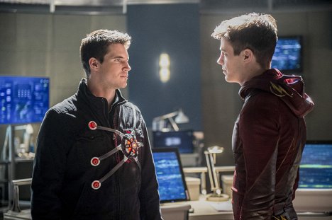 Robbie Amell, Grant Gustin - Flash - Into the Speed Force - Z filmu